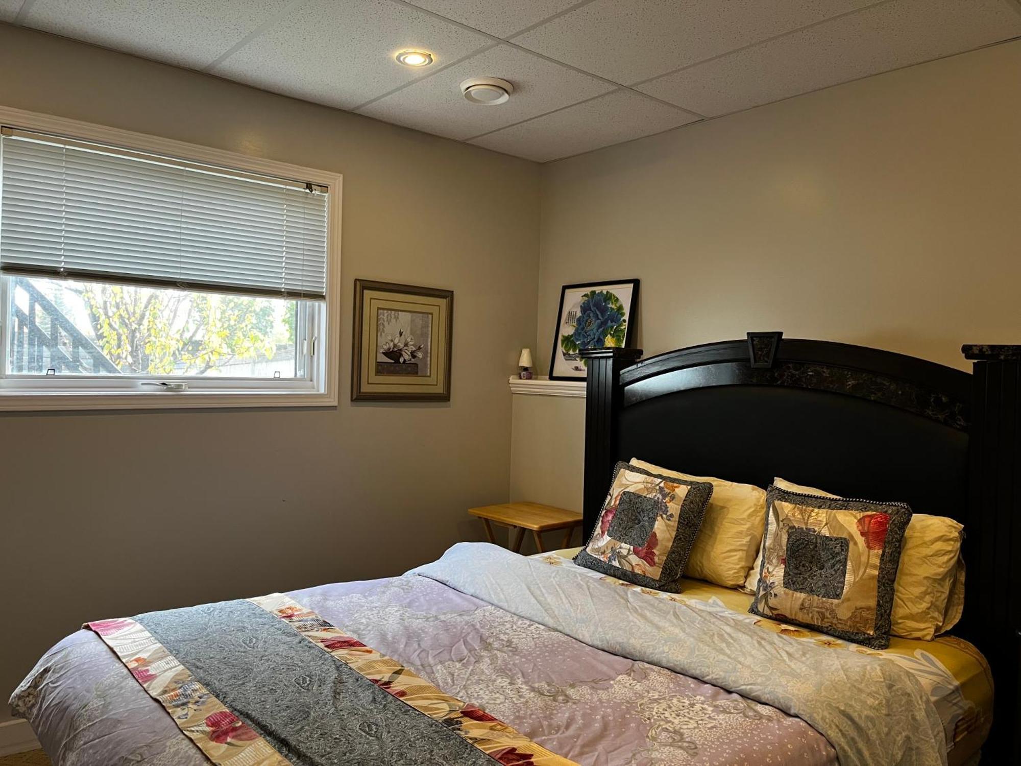 Citadel Cozy Quilt Private Bedroom YYC Exterior foto